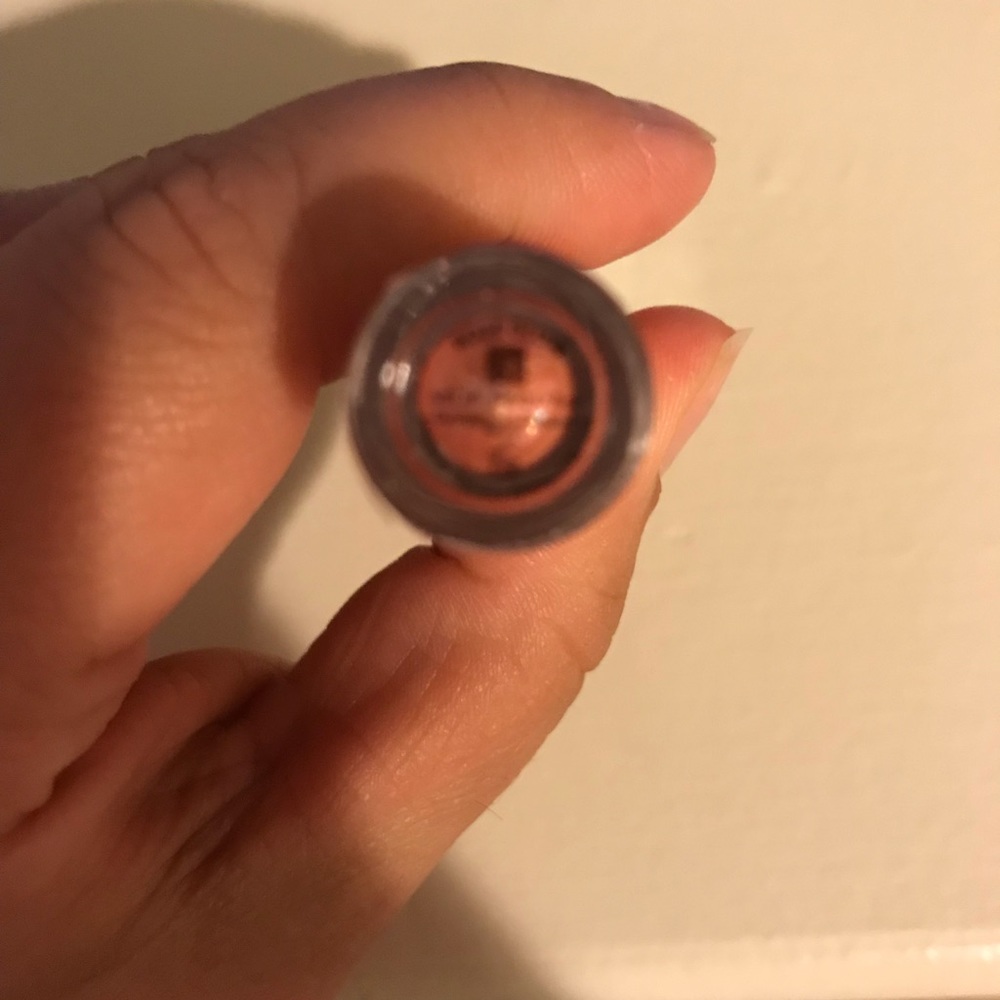 Lip gloss - Picture 2 of 2